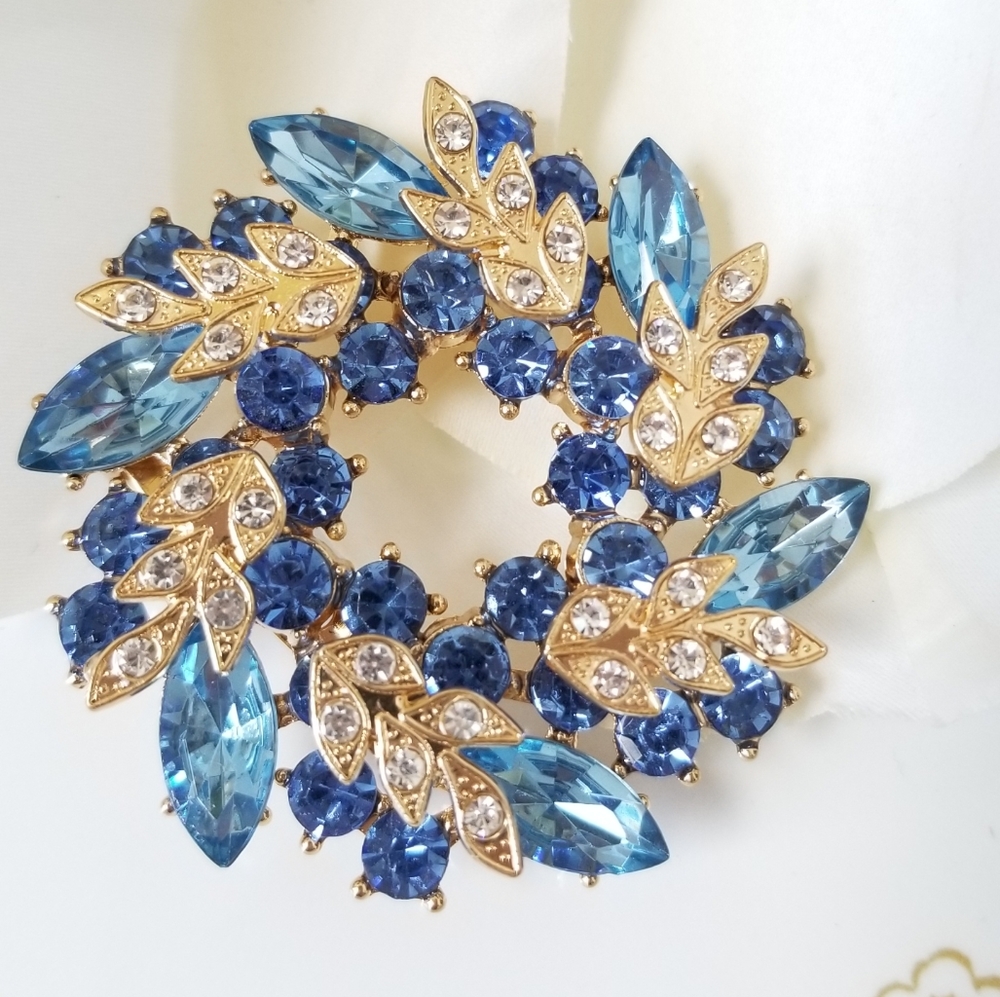 Blue Crystals 3-D Wreath Brooch Pin NWT